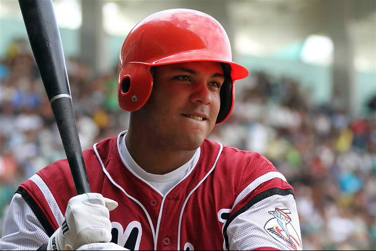 Ernesto Molinet con el uniforme de Mayabeque. (Foto: Aslam I. Castellón)