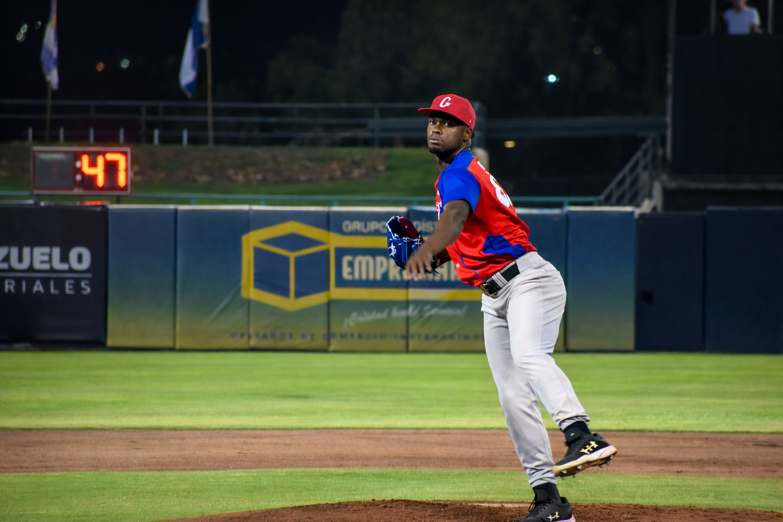 Liván Moinelo ponchó a cinco en dos entradas en su primera apertura con la selección nacional en 2026. (Foto: Canal 13 Nicaragua)