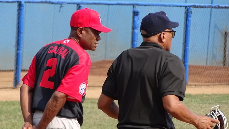 Tras un inicio arrollador en septiembre, Santiago de Cuba se ha caído de la zona de clasificación. (Foto: Eddy Cajigal, manager de las Avispas/Radio Bayamo)