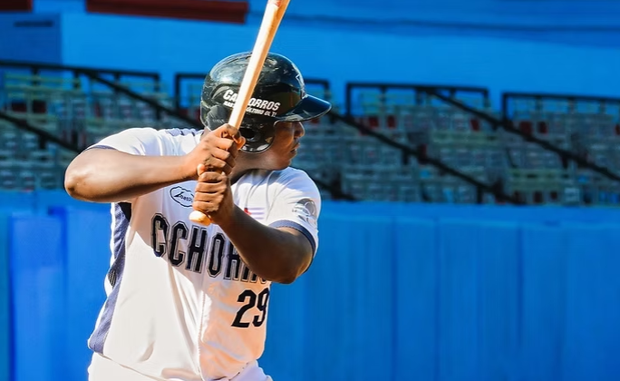 El regreso de Michael Gorguet ha sido clave para la ofensiva de los Cachorros de Holguín. (Foto: Periódico Ahora)