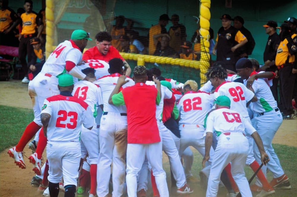 Playoffs 64 SNB | Yuniesky Larduet, ¡héroe otra vez! — Los Leñadores eliminaron a Villa Clara y estarán en la Semifinal
