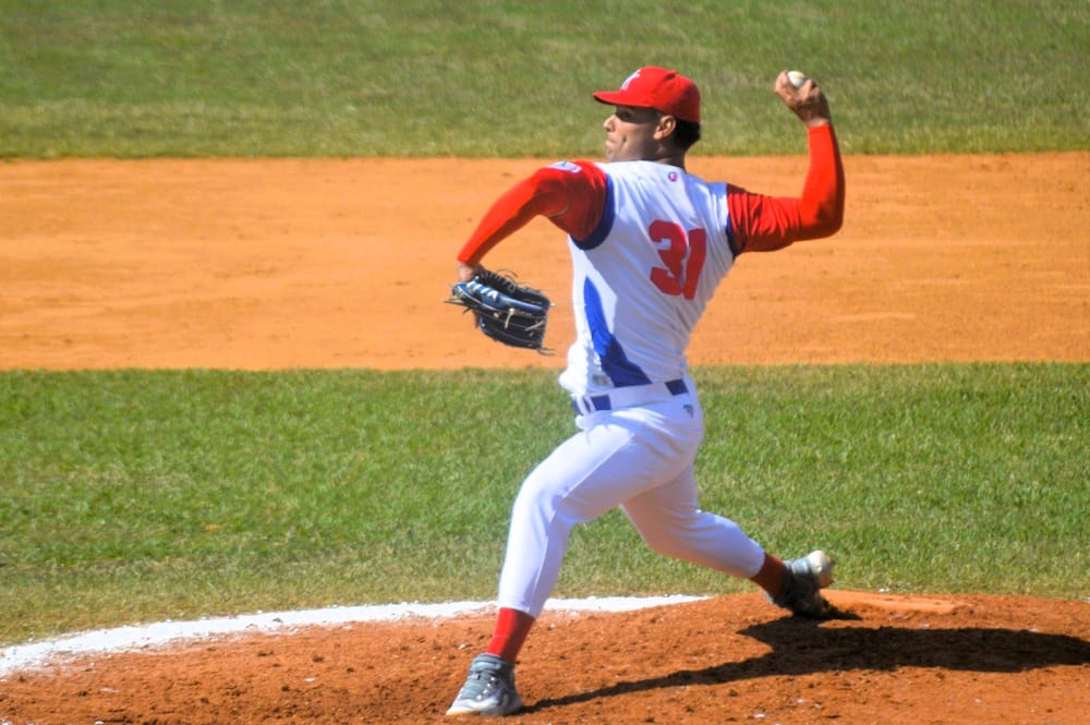 Brander Guevara extendió la serie con una espectacular apertura ante Las Tunas. (Foto: Jit.cu)