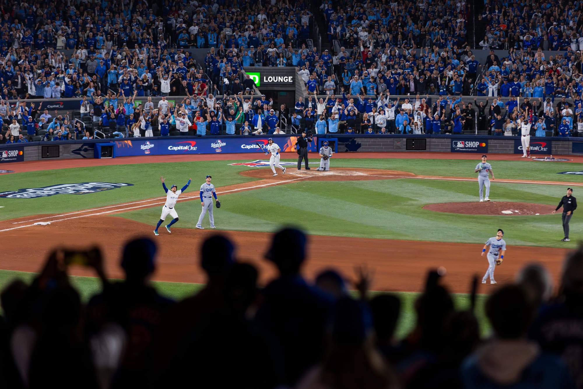 MLB 2025 - Serie Mundial | El Toronto Blue Jays sorprende a Los Angeles Dodgers con contundente triunfo de 11-4 en el Juego 1